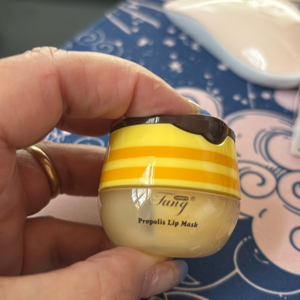 Honey lip mask